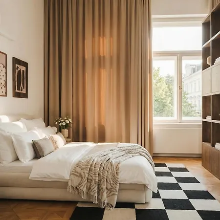 Turnkey I Grand 5-bedroom With Balcony Near Wenceslas Square Apartment *
