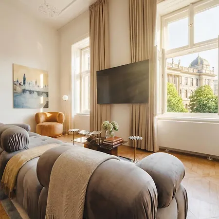 Apartment Turnkey I Grand 5-bedroom With Balcony Near Wenceslas Square *