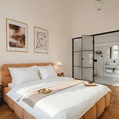 Turnkey I Grand 5-bedroom With Balcony Near Wenceslas Square