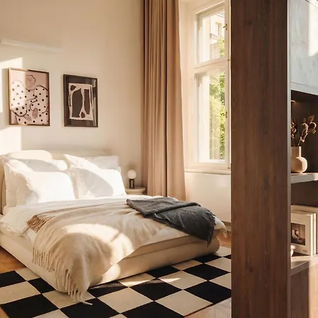 Turnkey I Grand 5-bedroom With Balcony Near Wenceslas Square Apartment