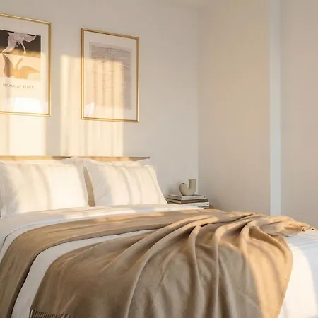 Turnkey I Grand 5-bedroom With Balcony Near Wenceslas Square Apartment