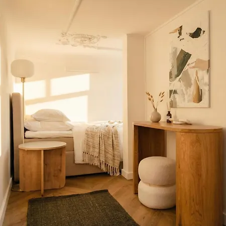 Turnkey I Grand 5-bedroom With Balcony Near Wenceslas Square Apartment *