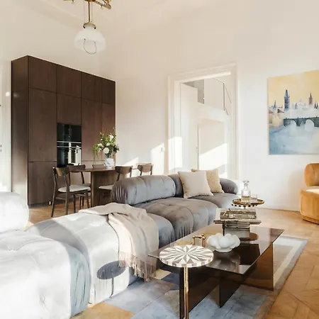 Turnkey I Grand 5-bedroom With Balcony Near Wenceslas Square * Prague